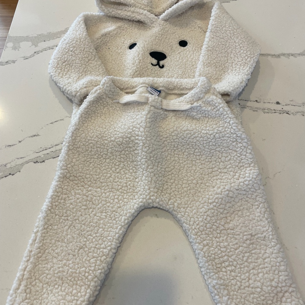 Old Navy Cream Fleece Bear Set